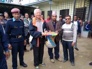 尼泊爾監獄典獄長贈送手工竹編椅
